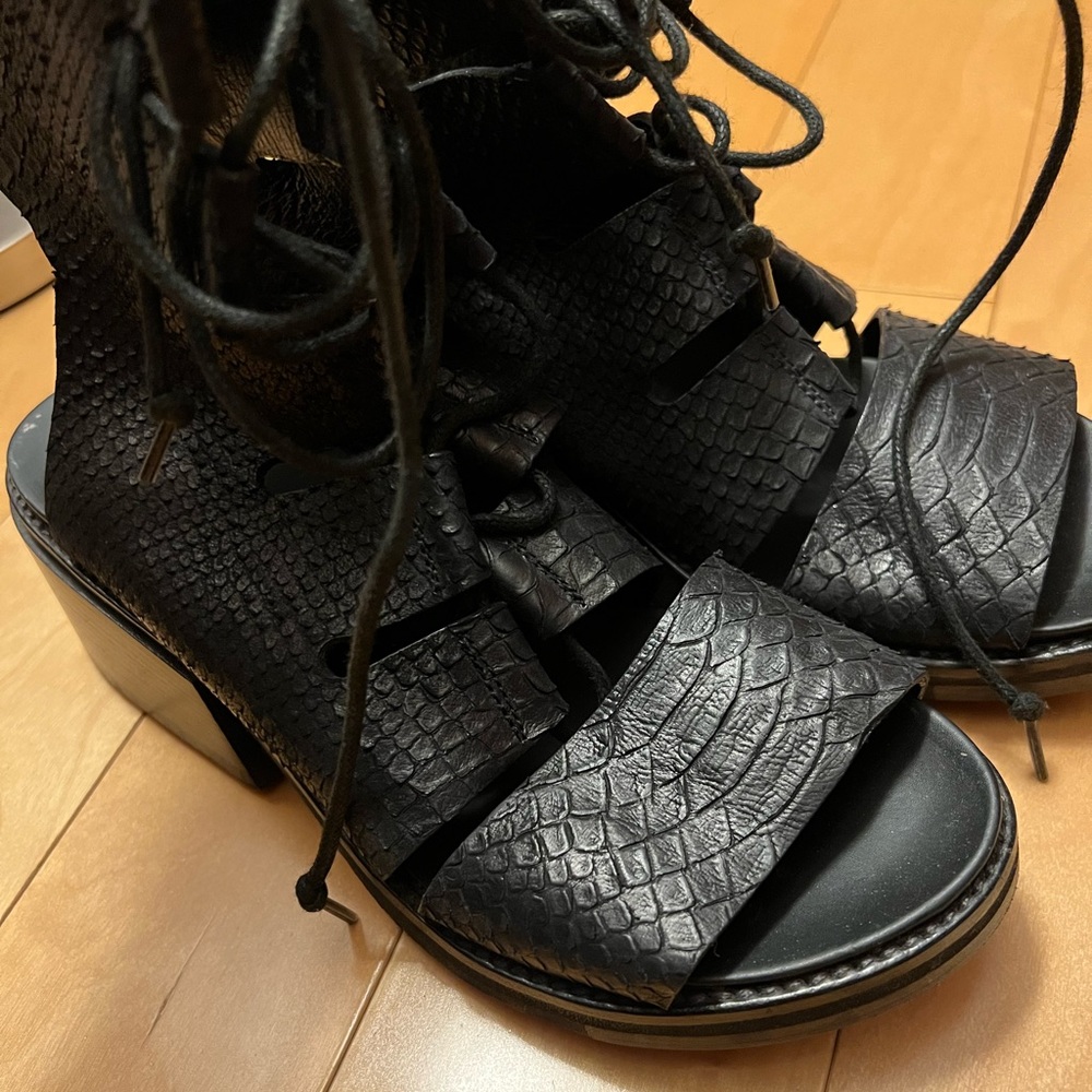 STRATEGIA, 37 EU/ 7 US, black
